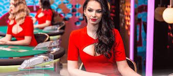 Filipino player browsing queen ph live casino on a mobile phone